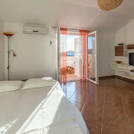 Jakovcev Apartamento Betina (Sibenik-Knin)